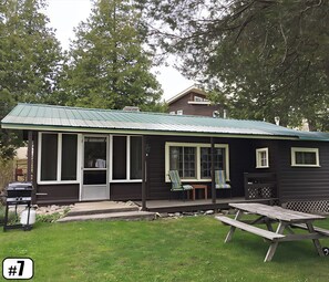 Exterior - 3-Bedroom Cottage #7 - Ambleside (Kawartha Lakes)