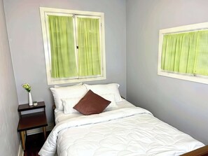 3 bedrooms, WiFi, bed sheets - 3-Bedroom Cottage #7 - Ambleside (Kawartha Lakes)