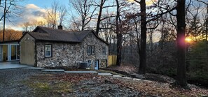 Exterior - Mountain Cottage Near Scenic State Parks and Hiking Trails Great for Large Group (Smithsburg)