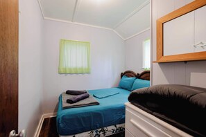 2 bedrooms, WiFi, bed sheets