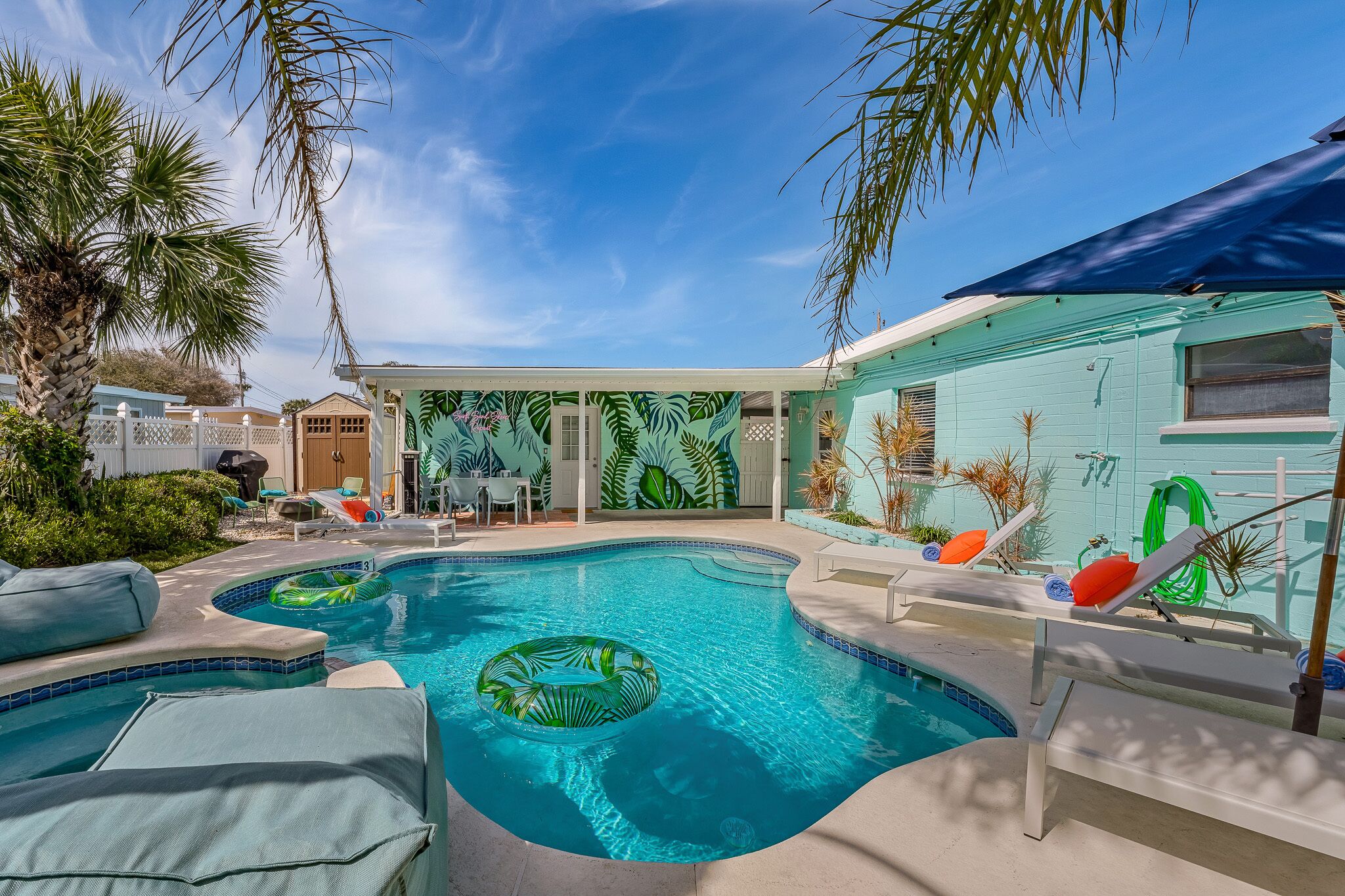 Een verwarmd zwembad