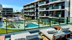 A modern hotel with a rooftop pool area, multiple balconies, and a clear view of the pool. - Makia Beach Resort Experience Exclusive (Ipojuca)