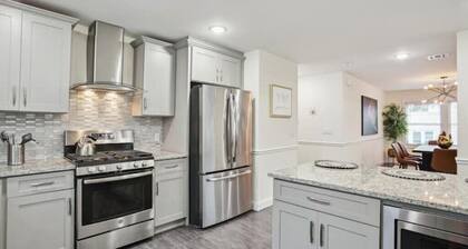 The Lions Den Luxury 3-Bedroom Oasis + Patio