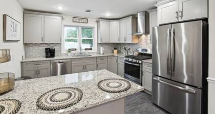 The Lions Den Luxury 3-Bedroom Oasis + Patio