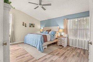 3 makuuhuonetta, työpöytä, silitysrauta/-lauta, ilmainen Wi-Fi