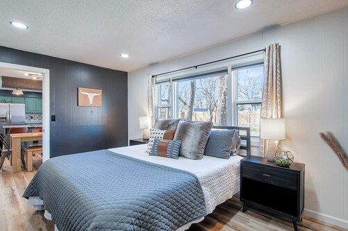 The Den is a cozy and welcoming 3 bed, 2 bath home with zero entry design