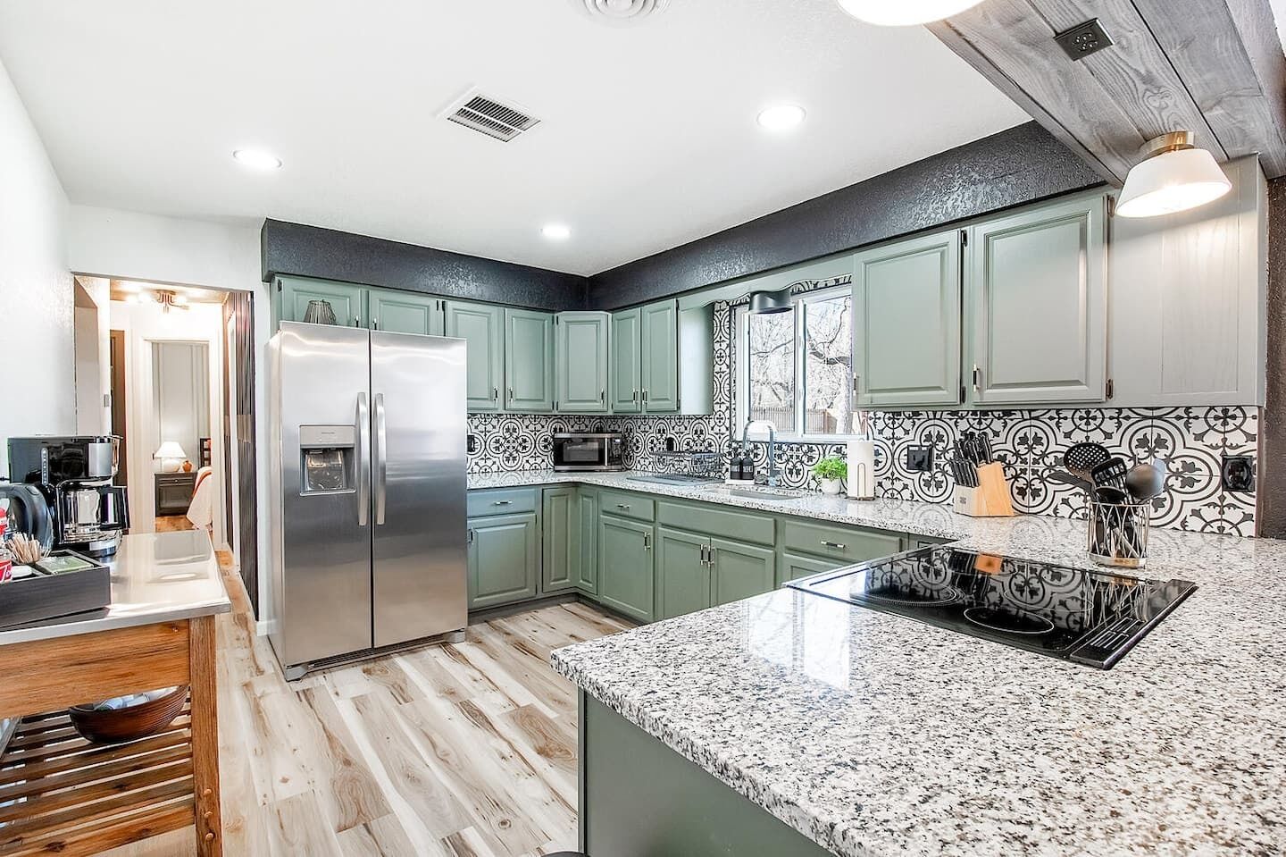 Refrigerador, microondas, horno y parrilla de estufa 