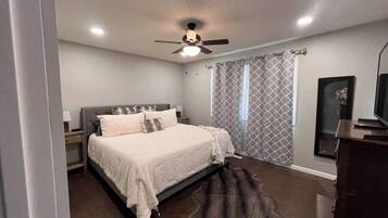 5 bedrooms, desk, iron/ironing board, travel cot