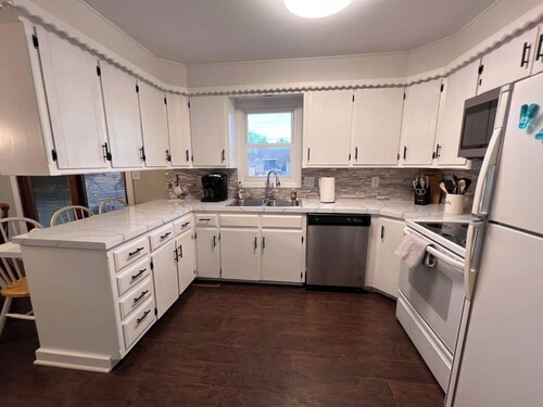 This house is a 5 bedroom(s), 2 bathrooms, located in Rose Hill, KS.