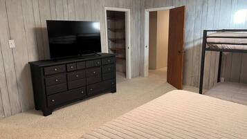 5 bedrooms, desk, iron/ironing board, travel cot