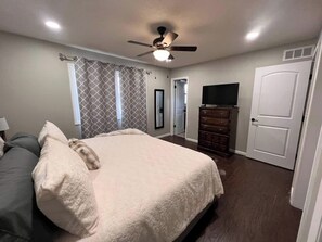 5 bedrooms, desk, iron/ironing board, travel cot