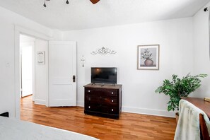 2 bedrooms, desk, iron/ironing board, travel crib