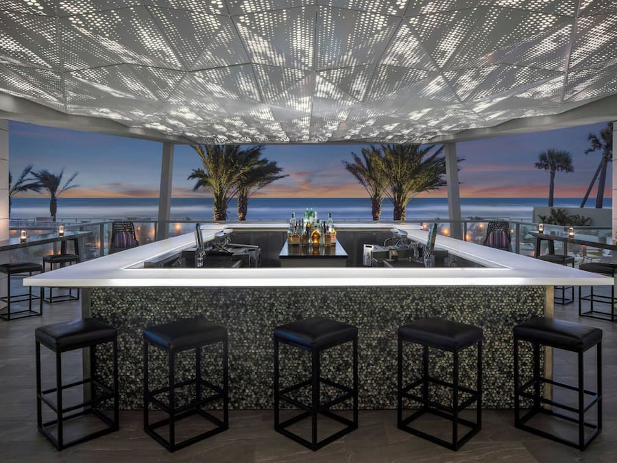 Breakfast and dinner served, seafood