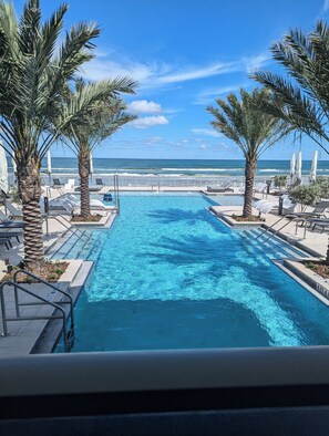 On the beach - Renaissance Daytona Beach Oceanfront Hotel (Daytona Beach)