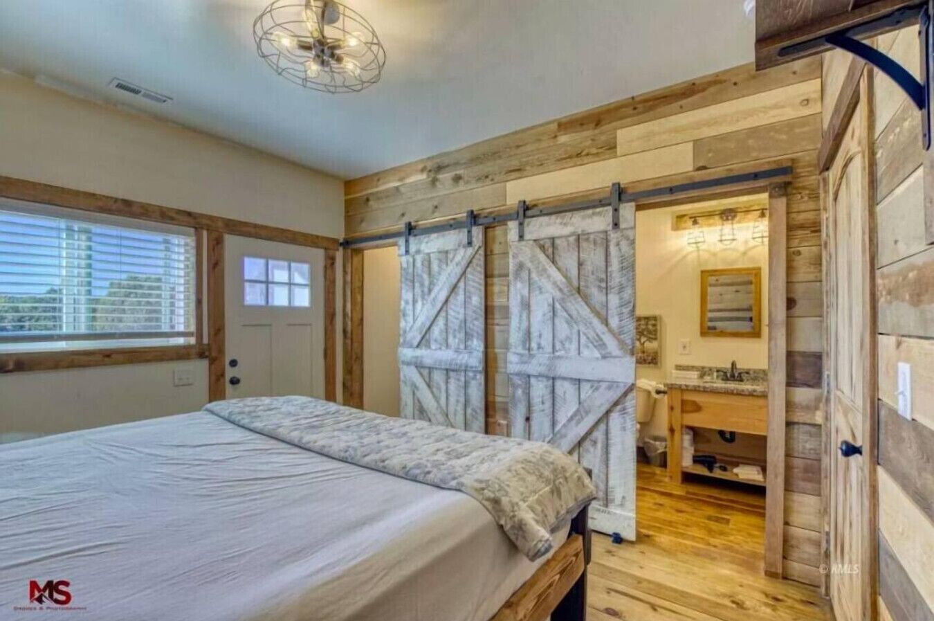 6 bedrooms, iron/ironing board, travel crib, WiFi