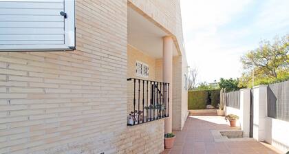 Global Properties: Frontline beach villa with private pool