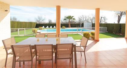 Global Properties: Frontline beach villa with private pool