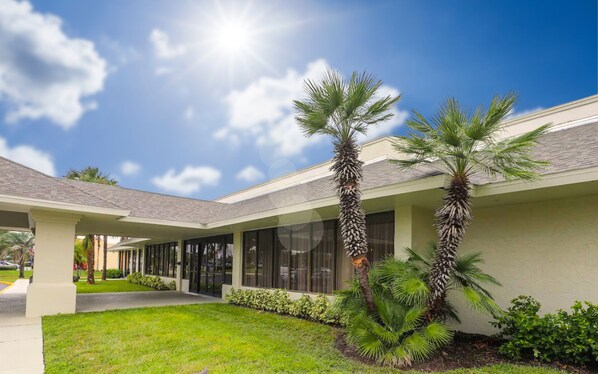 Front of property - Bposhtels Orlando Disney (Kissimmee)