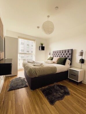 2 soverom, skrivebord, strykejern/-brett og wi-fi (inkludert)