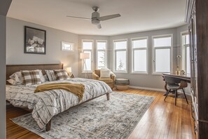 4 quartos, escrivaninha, Wi-Fi de cortesia, roupa de cama