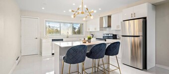 5bdr Luxurious Apartment|2 Bathrooms | Sleeps 10