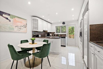 Large House Private Terrace |Sleeps 16|3bath|