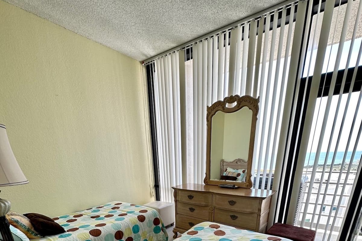 Sunchase IV #722 | Free WiFi, bed sheets