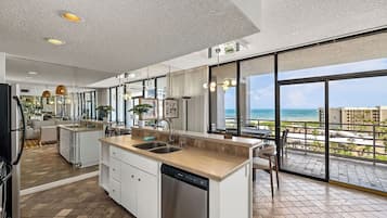 Sunchase IV #709 | Private kitchen | Microwave, oven, stovetop, dishwasher