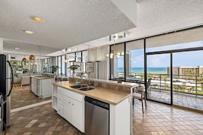 Sunchase IV #709 | Private kitchen | Microwave, oven, stovetop, dishwasher