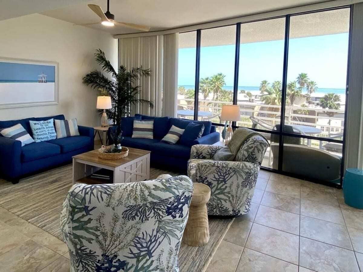 Huoneisto | Oleskelualue | 42–tuumainen taulutelevisio, jossa kaapelikanavat