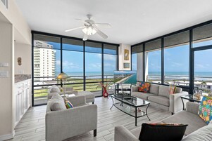 Appart'hôtel | Coin séjour | Télévision à écran plat de 42 pouces avec chaînes par câble