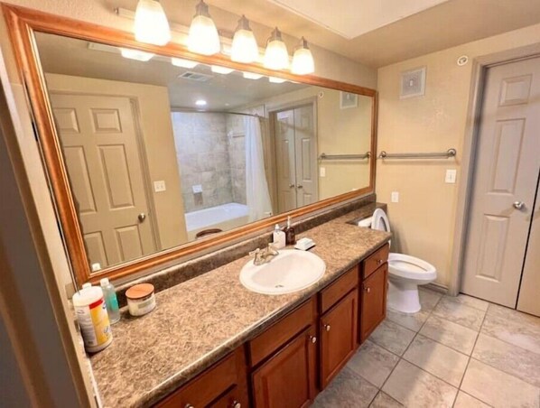 Bathroom - Comfy Stay in Cypress
 (Cypress)