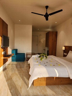 Deluxe Double Room | Iron/ironing board, free WiFi - Casa De Turtle  (Shrivardhan)