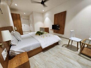 Iron/ironing board, free WiFi - Casa De Turtle  (Shrivardhan)