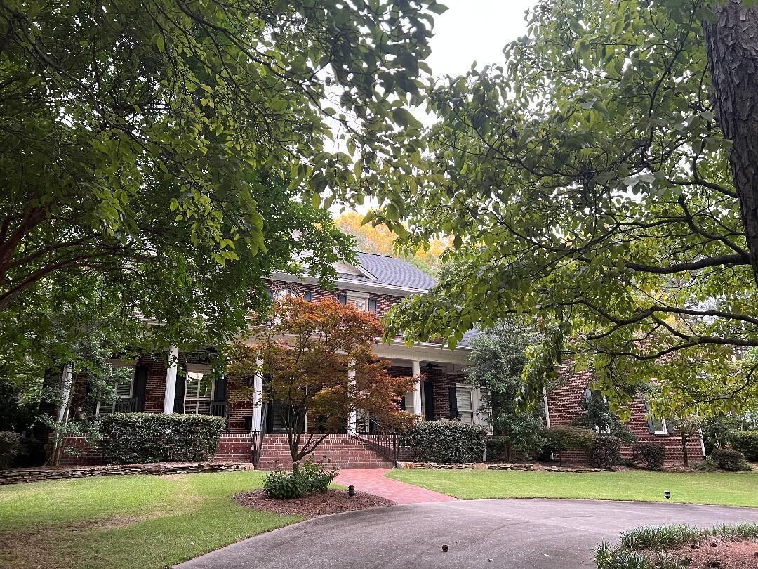 Beautiful Colonial 1.5 miles from Pinehurst #2 and Historic Village District!
