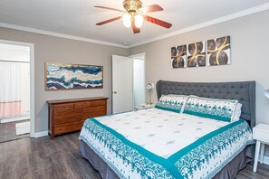 3 bedrooms, desk, iron/ironing board, travel crib