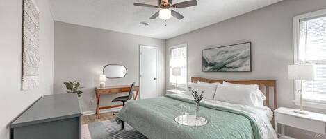 4 Schlafzimmer, Schreibtisch, Bügeleisen/Bügelbrett, Reisekinderbett