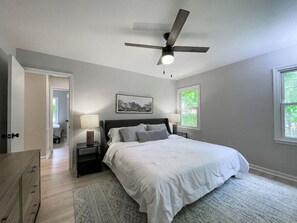 3 bedrooms, desk, iron/ironing board, travel cot - Fenced-In 3 BR Swingset, Carport, North Raleigh (Raleigh)