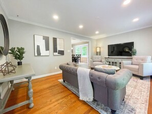 TV, fireplace, ping pong - Family Getaway Dream Backyard, Trail Access (Raleigh)