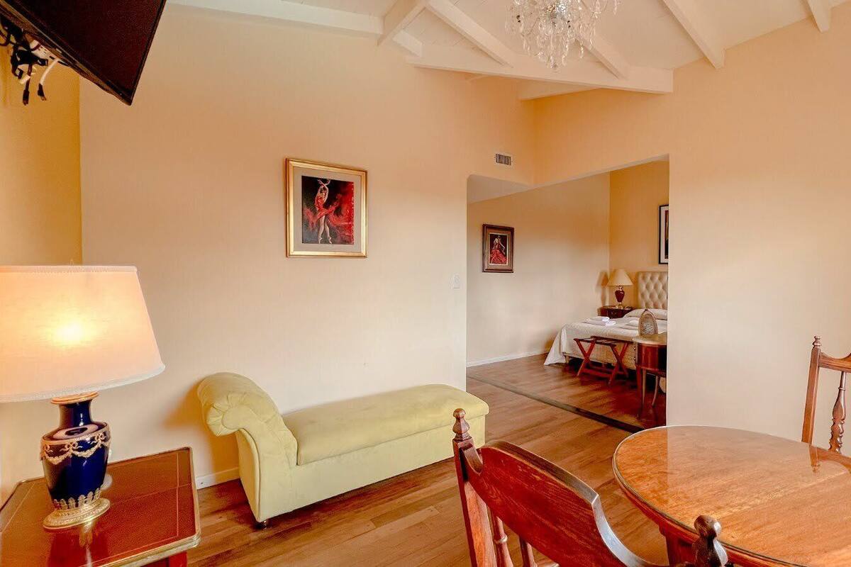Superior Suite | Free WiFi, bed sheets