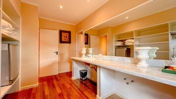 Suite – superior | Bad | Regndusjhode, håndklær, såpe og sjampo