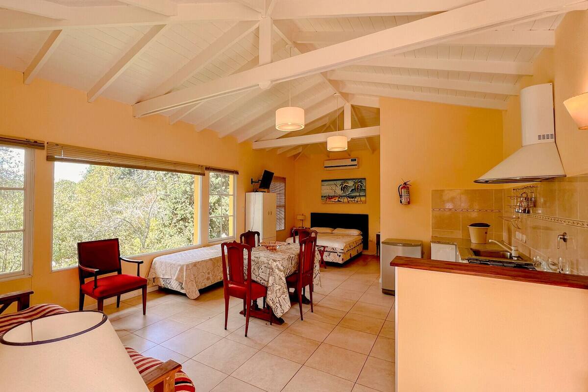 Superior Apartment | Free WiFi, bed sheets