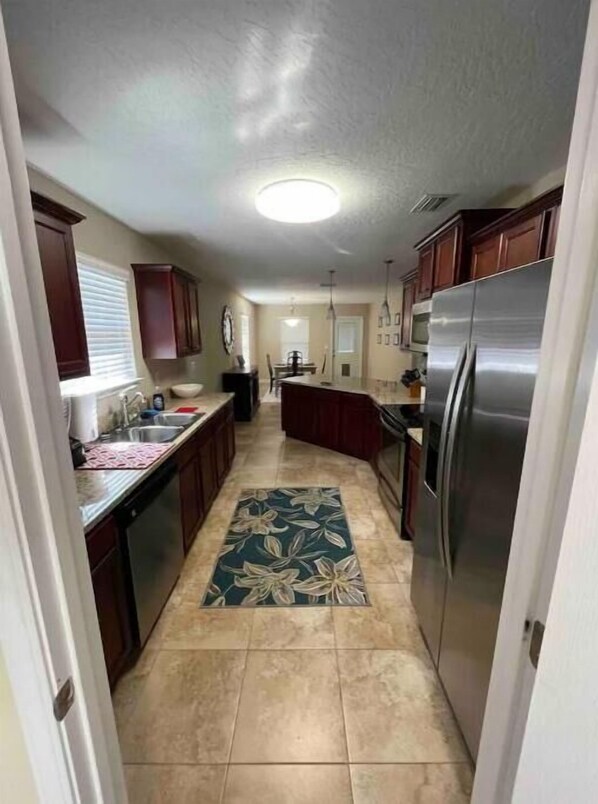 Microwave, oven, stovetop, dishwasher - Pet Friendly Haven Minutes from the Beach (Fort Walton Beach)