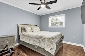 3 bedrooms, iron/ironing board, WiFi, bed sheets