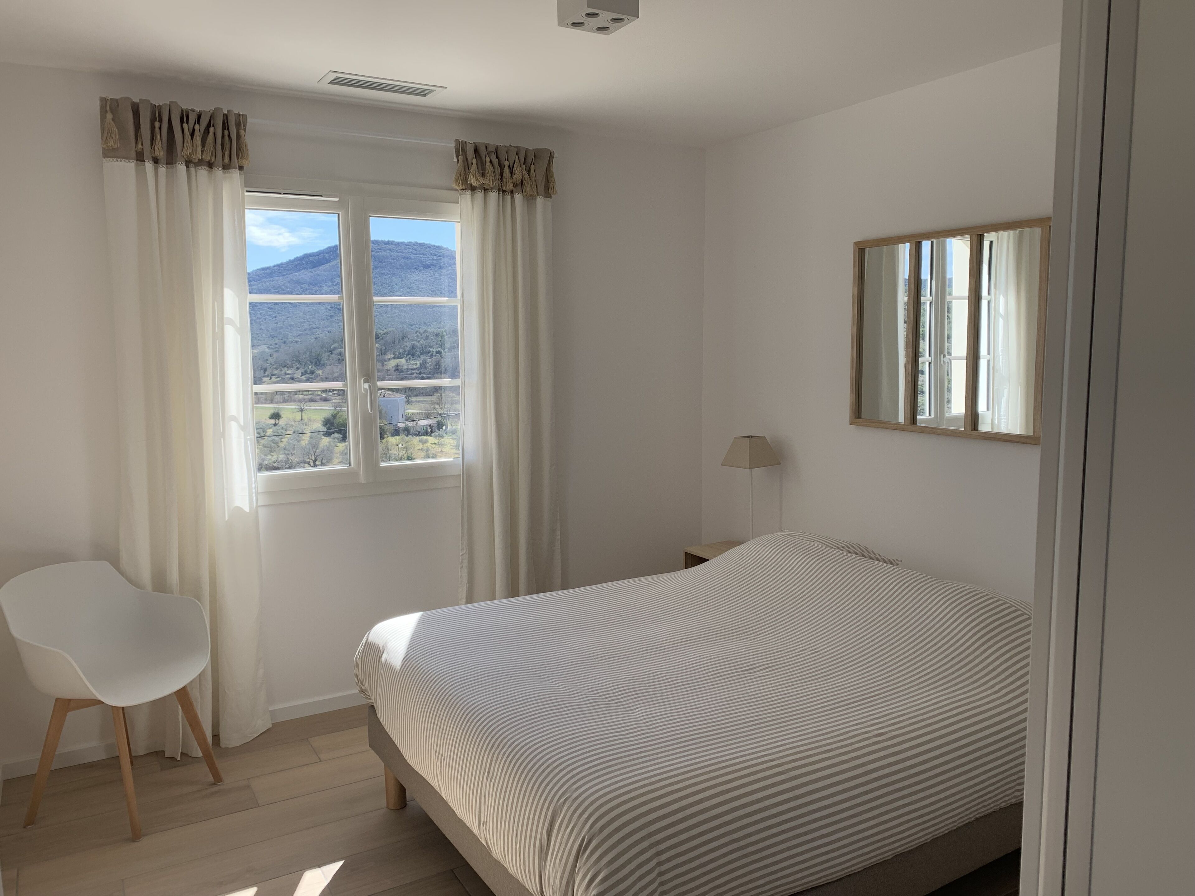 4 chambres, fer et planche à repasser, lit parapluie, Wi-Fi gratuit