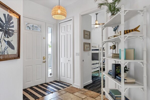 Interior - Your private oasis awaits— 3 bdrm, 2 bath home, 1.8 miles to the beaches of AMI! (Bradenton)