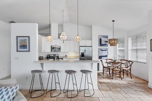 Interior - Your private oasis awaits— 3 bdrm, 2 bath home, 1.8 miles to the beaches of AMI! (Bradenton)