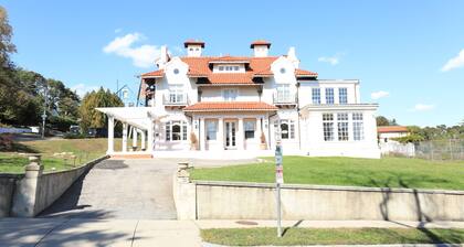 5 Bedroom Home Next to Boston College