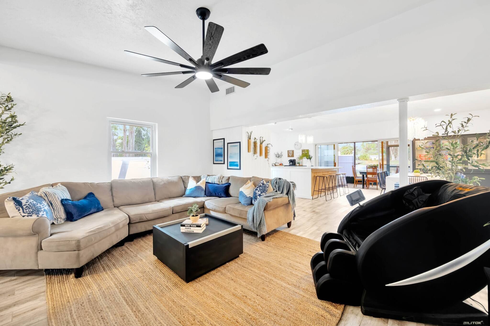 Villa, Multiple Bedrooms, Private Pool, Lake View | Living area