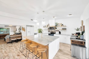 Villa, Multiple Bedrooms, Private Pool, Lake View | Private kitchen - 2 Homes! - 4 Mn To Madeira Bch - Hottub - Htd Pool (Madeira Beach)